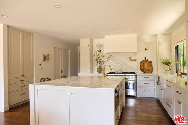 519 Moreno Avenue, Los Angeles, CA 90049