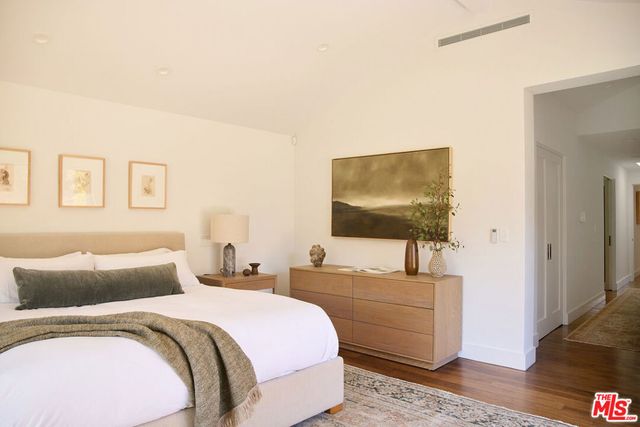 519 Moreno Avenue, Los Angeles, CA 90049