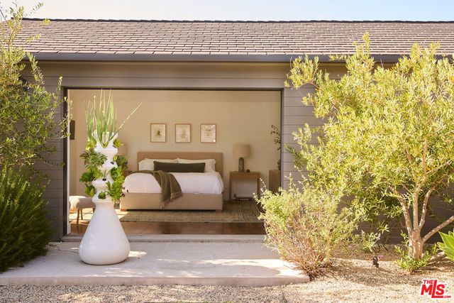 519 Moreno Avenue, Los Angeles, CA 90049