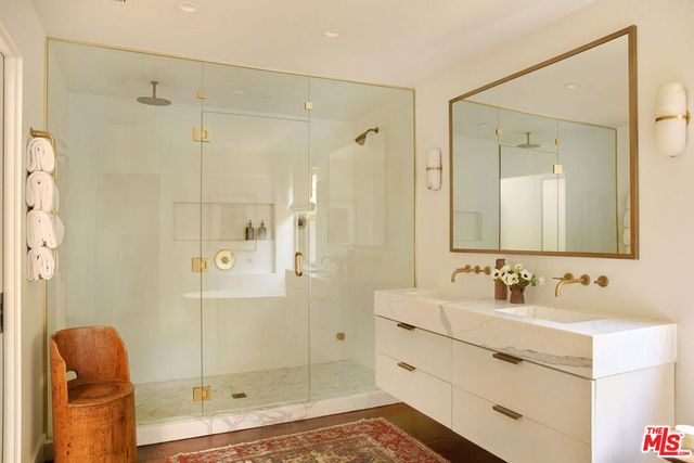 519 Moreno Avenue, Los Angeles, CA 90049