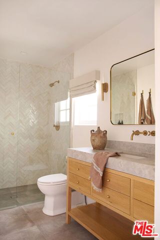 519 Moreno Avenue, Los Angeles, CA 90049