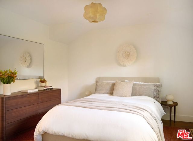 519 Moreno Avenue, Los Angeles, CA 90049