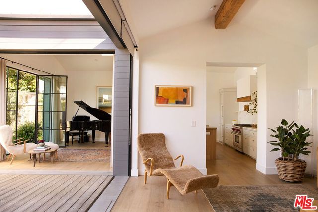 519 Moreno Avenue, Los Angeles, CA 90049