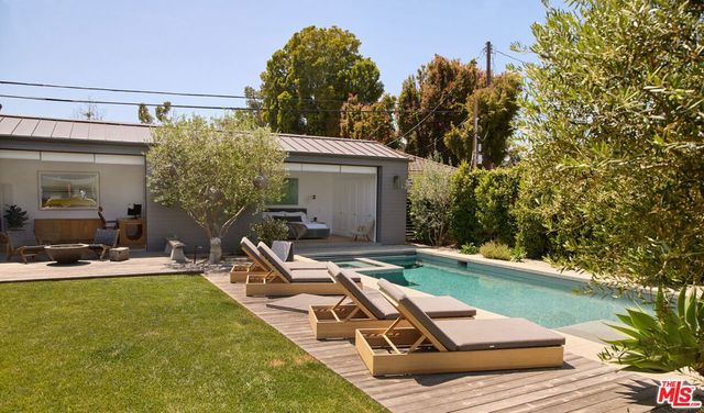 519 Moreno Avenue, Los Angeles, CA 90049