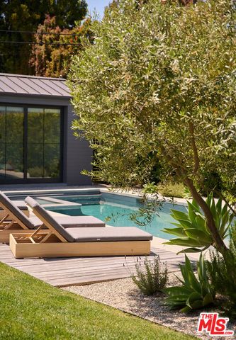 519 Moreno Avenue, Los Angeles, CA 90049