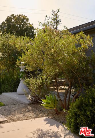 519 Moreno Avenue, Los Angeles, CA 90049