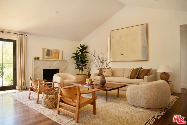 519 Moreno Avenue, Los Angeles, CA 90049