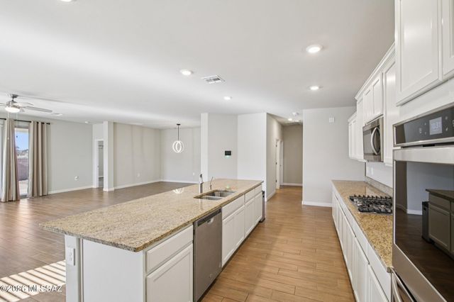 335 W Aberdeen Street, Vail, AZ 85641