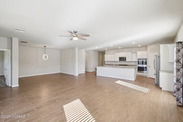 335 W Aberdeen Street, Vail, AZ 85641