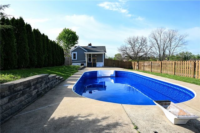485 Wendel Rd, Hempfield Twp, PA 15642