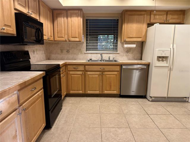 11711 RIDGEVIEW LANE, Seminole, FL 33772