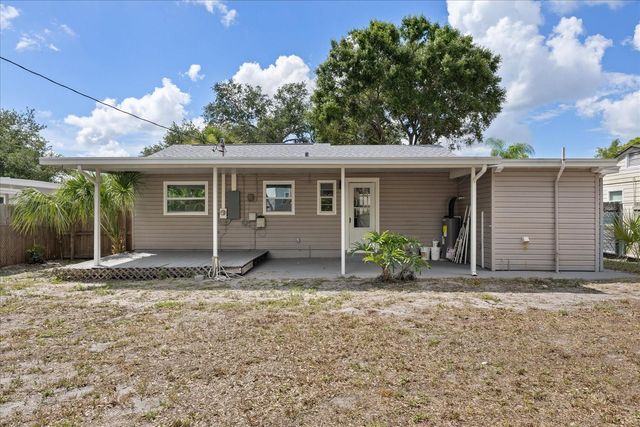8211 DIAGONAL ROAD N, St Petersburg, FL 33702