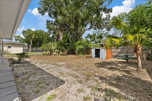 8211 DIAGONAL ROAD N, St Petersburg, FL 33702