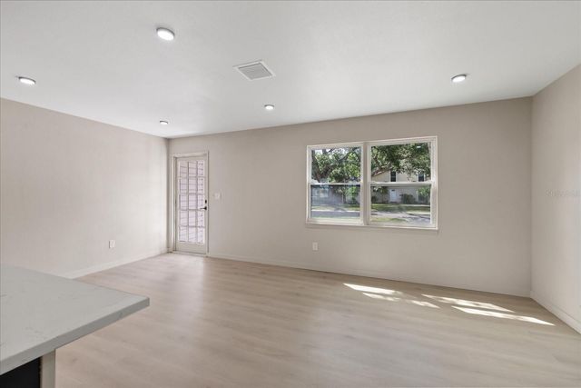 8211 DIAGONAL ROAD N, St Petersburg, FL 33702