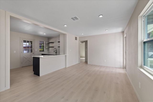 8211 DIAGONAL ROAD N, St Petersburg, FL 33702