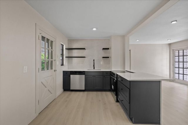 8211 DIAGONAL ROAD N, St Petersburg, FL 33702