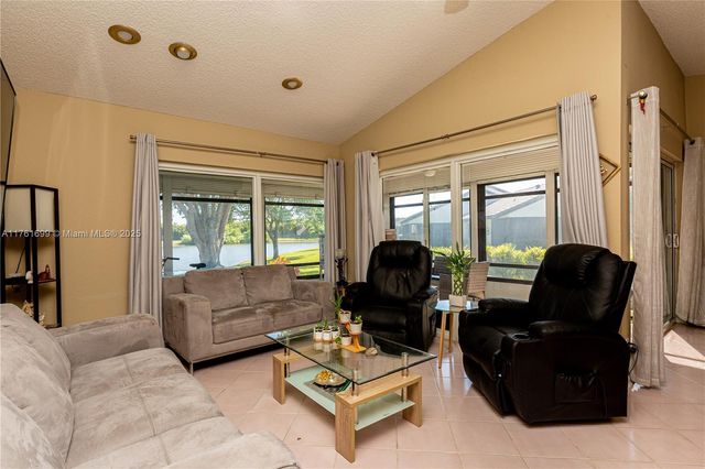 5602 E Parkwalk Cir E 0, Boynton Beach, FL 33472