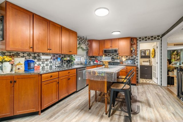 31 Helen Dr, West Boylston, MA 01583