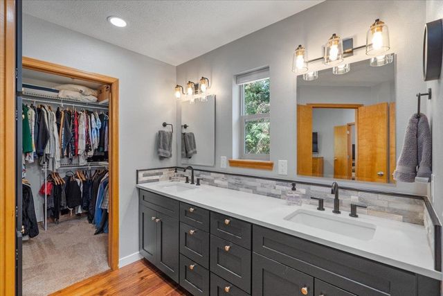 6910 N HARVARD Rd, Newman Lake, WA 99025