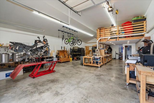 6910 N HARVARD Rd, Newman Lake, WA 99025