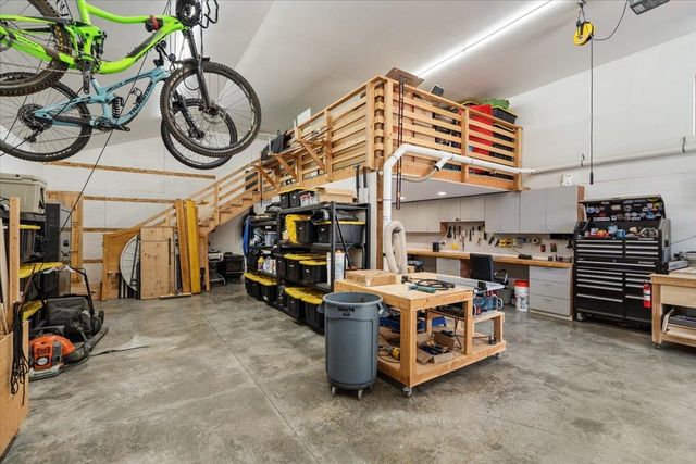 6910 N HARVARD Rd, Newman Lake, WA 99025