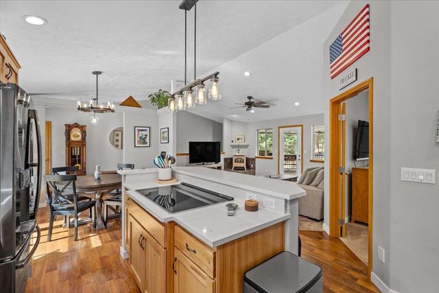 6910 N HARVARD Rd, Newman Lake, WA 99025