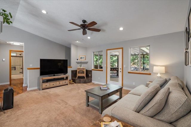 6910 N HARVARD Rd, Newman Lake, WA 99025