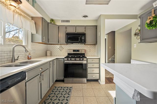 180 Graham Road, Cuyahoga Falls, OH 44223