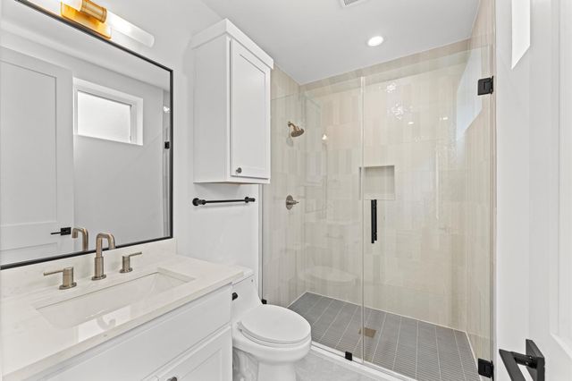 2504 Baylor Street, Houston, TX 77009