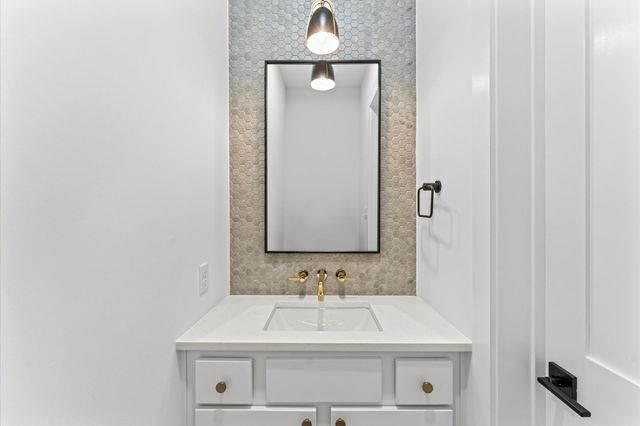 2504 Baylor Street, Houston, TX 77009