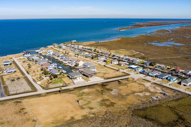 4454 Boyt Road, Port Bolivar, TX 77650