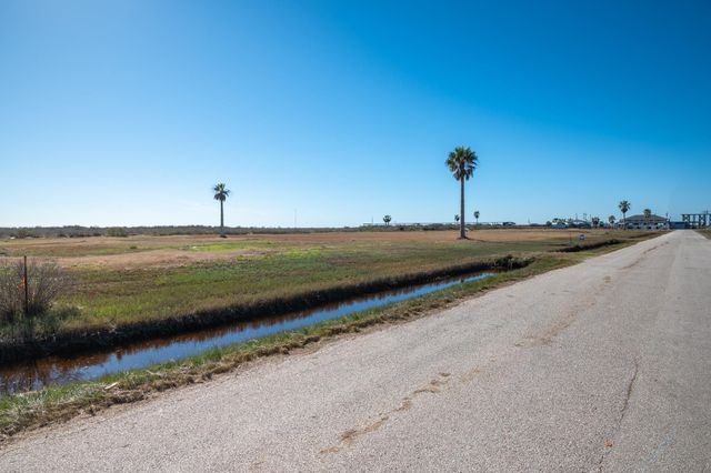 4454 Boyt Road, Port Bolivar, TX 77650