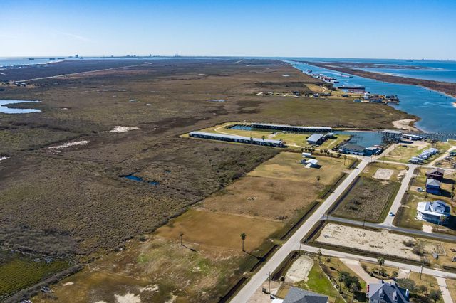 4454 Boyt Road, Port Bolivar, TX 77650