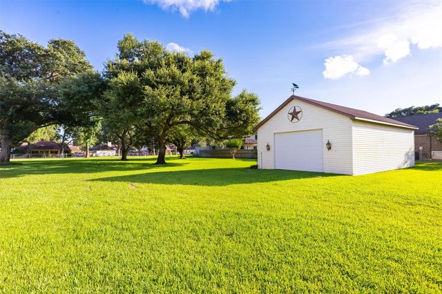 1715 Avenue D, Katy, TX 77493
