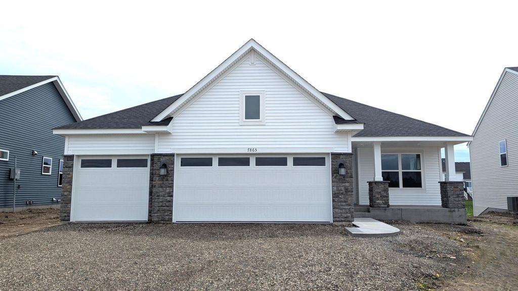 7865 41st Street N, Oakdale, MN 55128