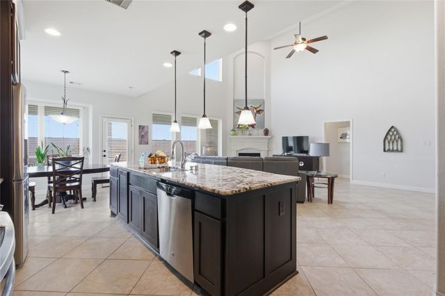 1813 Emerald Trace Lane, Pearland, TX 77584