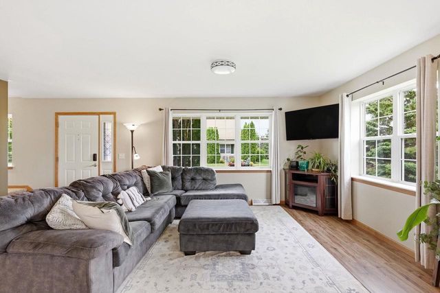 1183 Homestead Drive, Sun Prairie, WI 53590