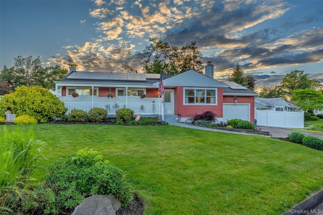 14 Mayo Avenue, Huntington, NY 11743