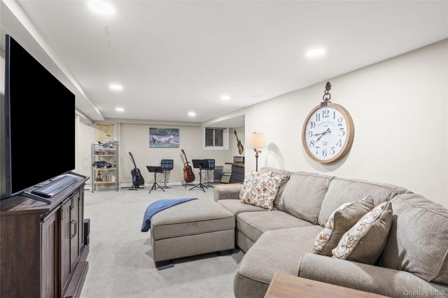 14 Mayo Avenue, Huntington, NY 11743