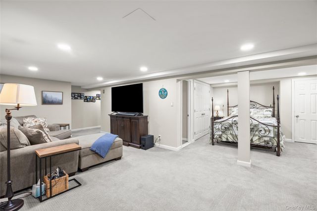 14 Mayo Avenue, Huntington, NY 11743