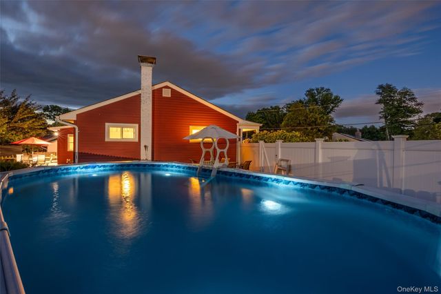 14 Mayo Avenue, Huntington, NY 11743