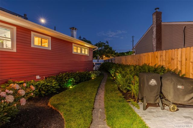 14 Mayo Avenue, Huntington, NY 11743