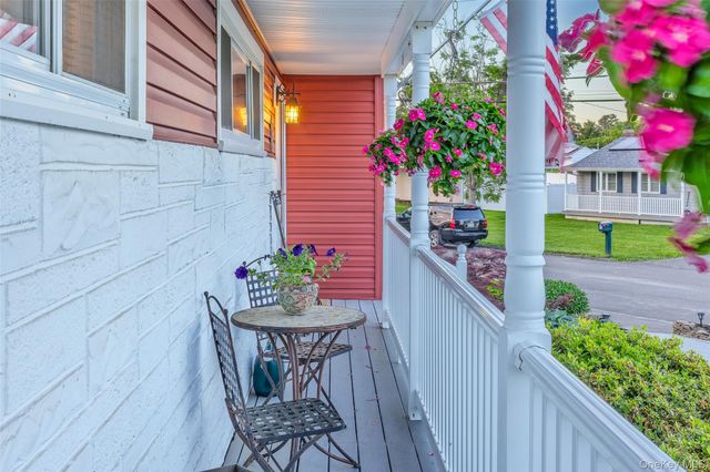 14 Mayo Avenue, Huntington, NY 11743