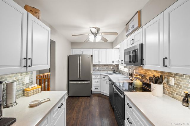14 Mayo Avenue, Huntington, NY 11743