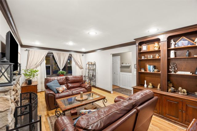 14 Mayo Avenue, Huntington, NY 11743