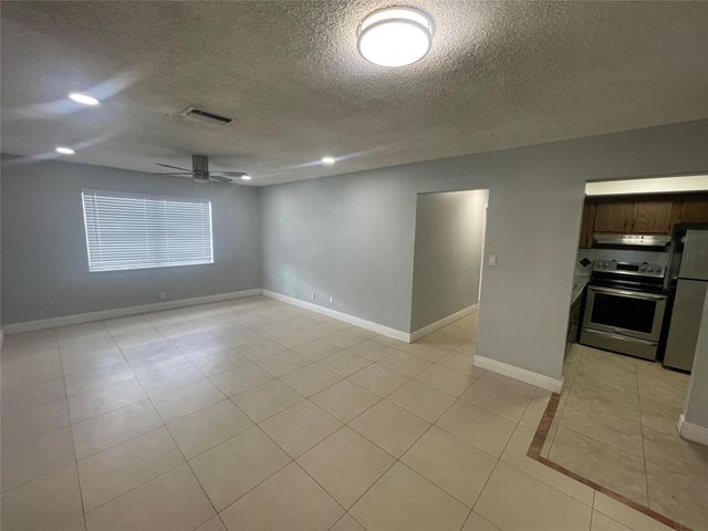 395 SW 15th St 12, Pompano Beach, FL 33060