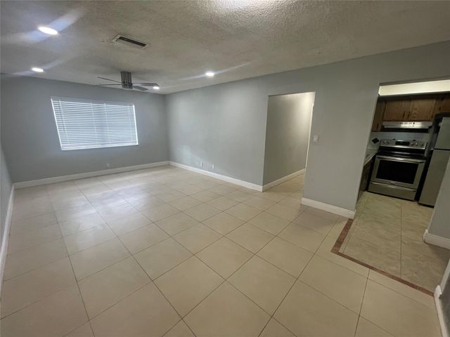 395 SW 15th St 12, Pompano Beach, FL 33060