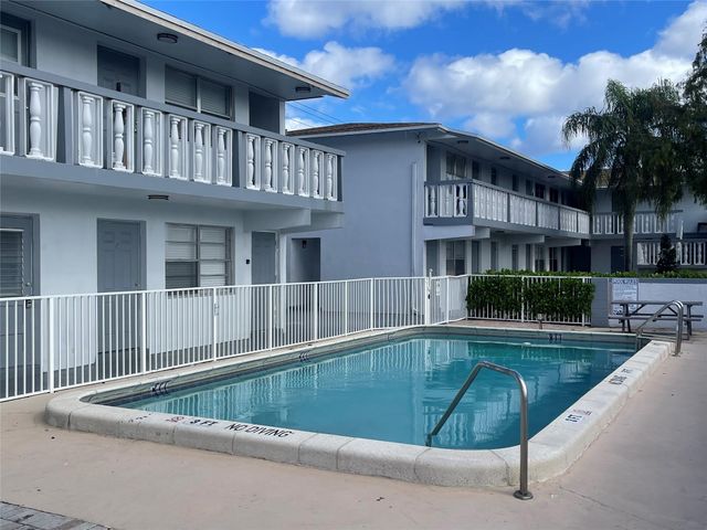 395 SW 15th St 12, Pompano Beach, FL 33060