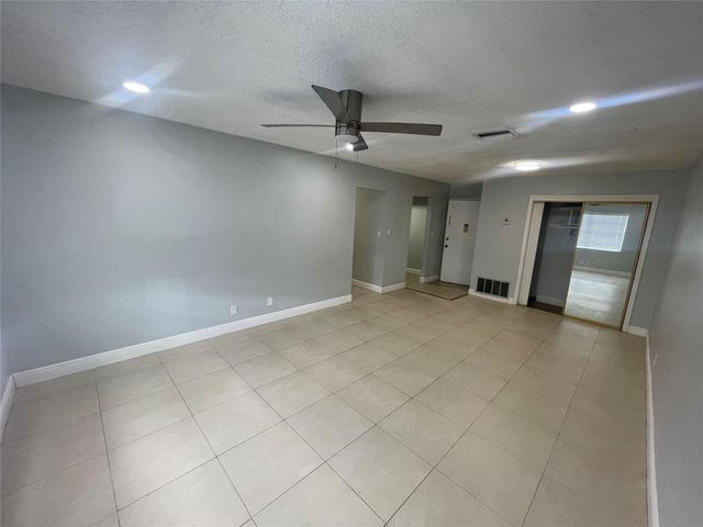 395 SW 15th St 12, Pompano Beach, FL 33060