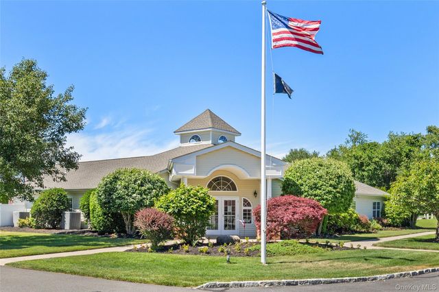 2803 Pebble Beach Path, Riverhead, NY 11901